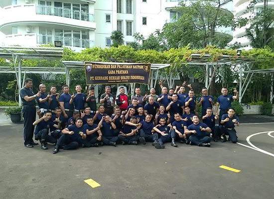 Jasa Outsourcing PT. Ksatria Mulya Perkasa juga memberikan layanan Outsourcing, ya tentu kami memberikan peluang bagi anda yang sudah berlatih untuk menjadi satpam yang baik, kami akan merekrut anggota dan membantu anda untuk bisa langsung bekerja pada perusahaan tertentu.